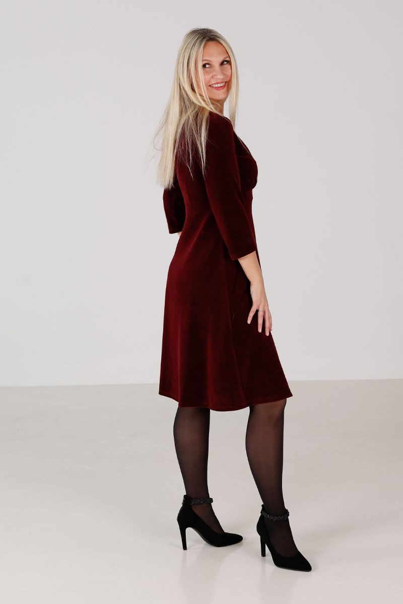 Hildur burgunder velurkjole