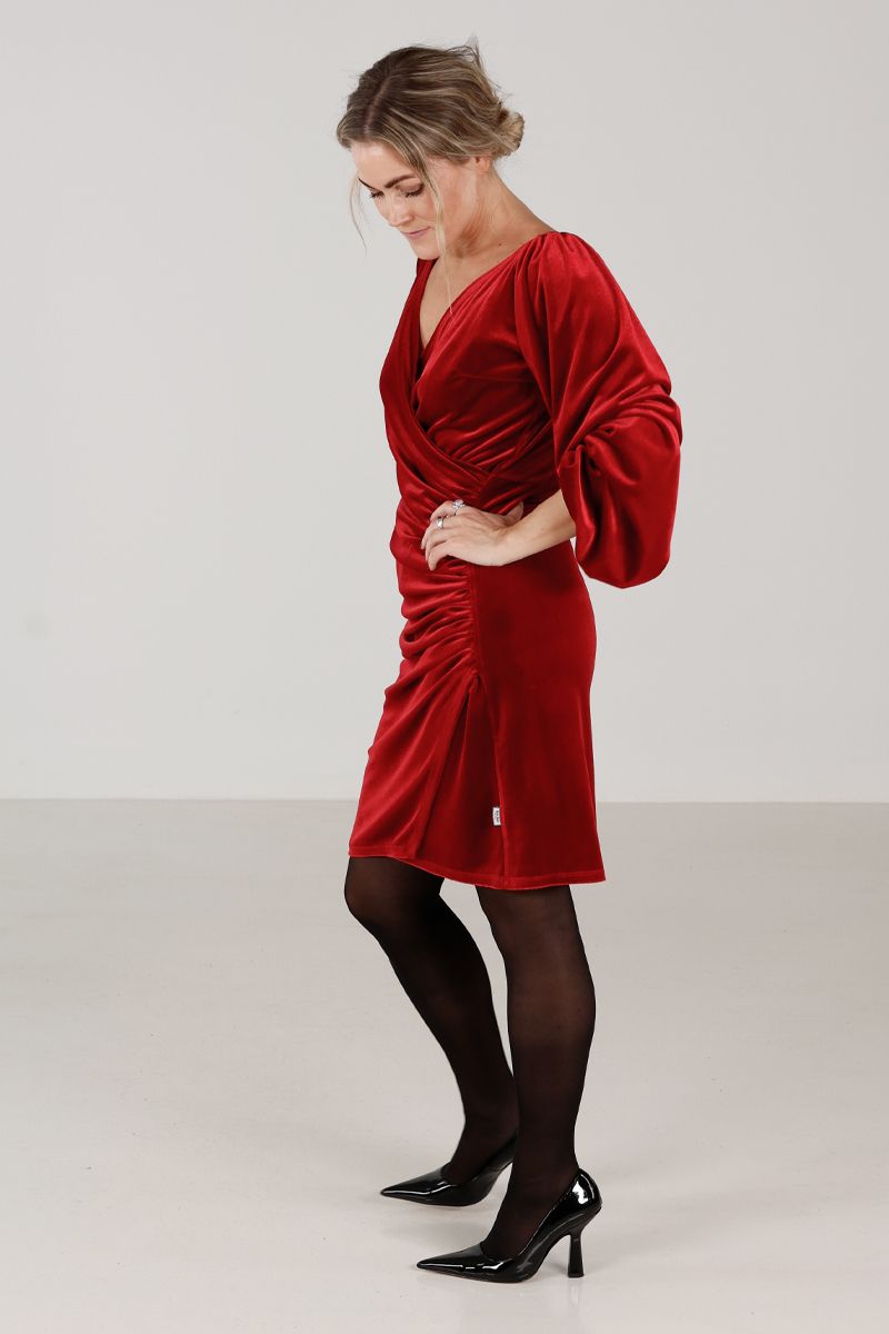 Marianne dyp rød selskapskjole